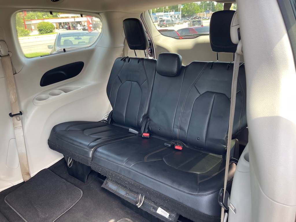 2019 Chrysler Pacifica Image 16