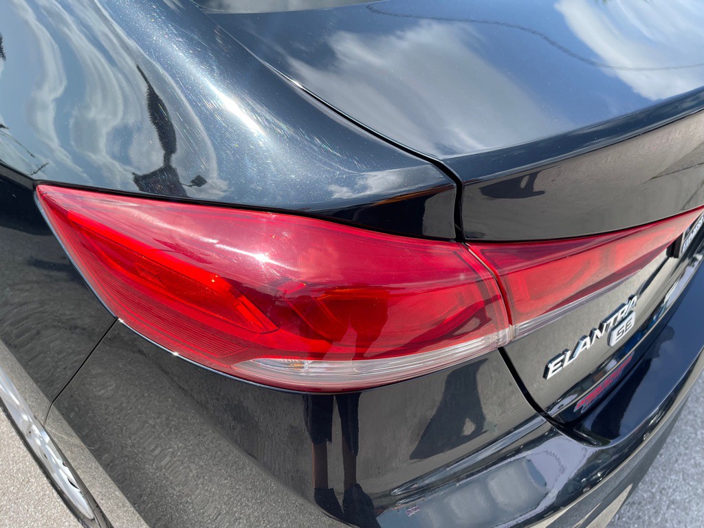 2018 Hyundai Elantra Image 8