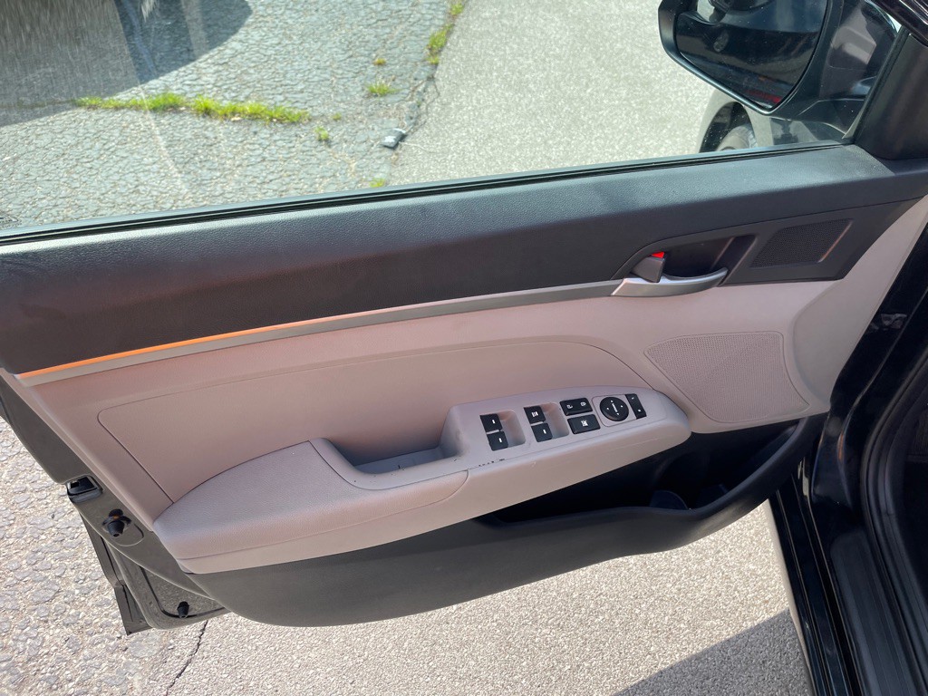 2018 Hyundai Elantra Image 9