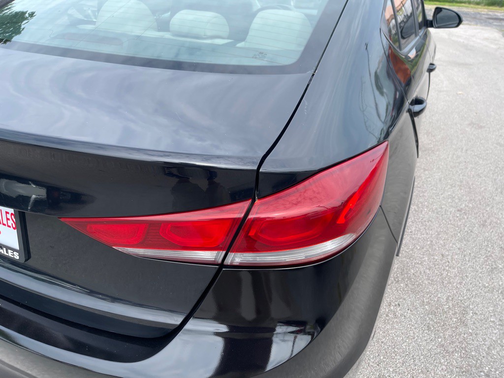 2018 Hyundai Elantra Image 8