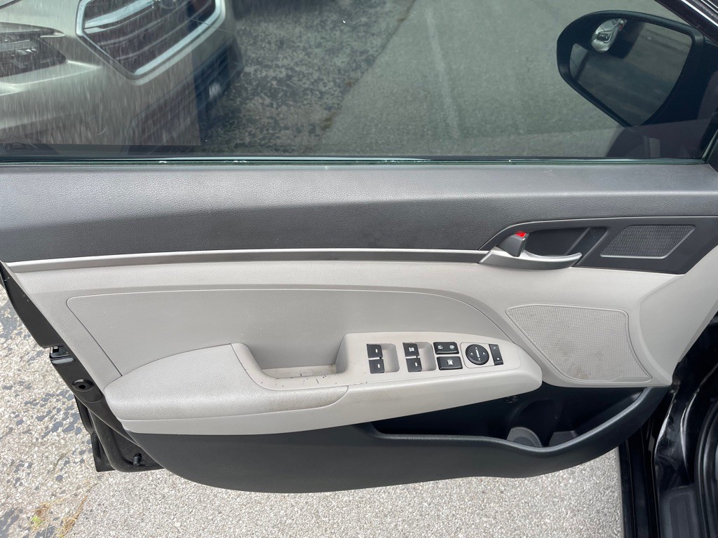 2018 Hyundai Elantra Image 9