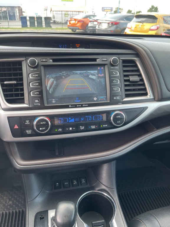2018 Toyota Highlander Image 14