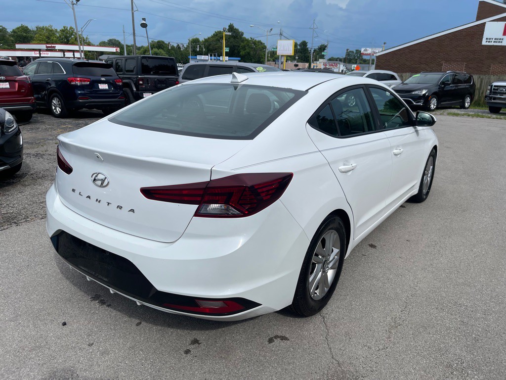 2019 Hyundai Elantra Image 4