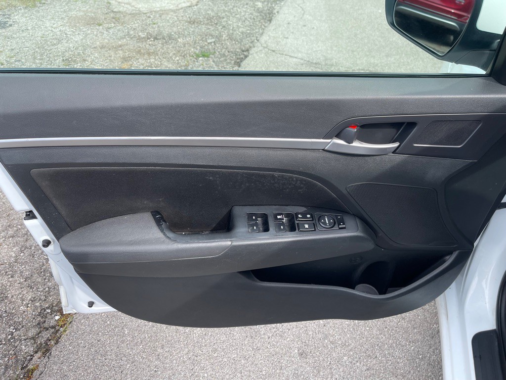 2019 Hyundai Elantra Image 9
