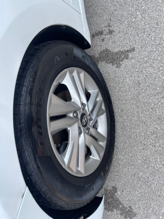 2019 Hyundai Elantra Image 16