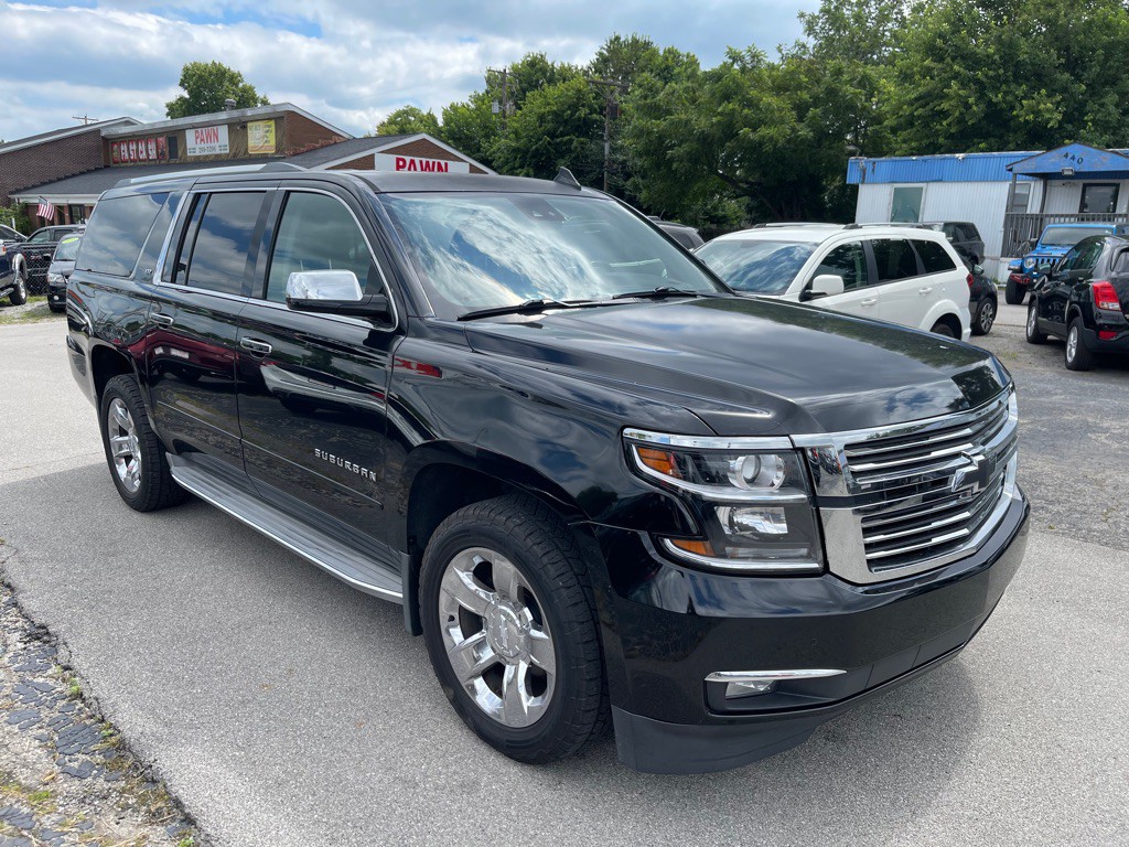 2015 Chevrolet Suburban Image 3