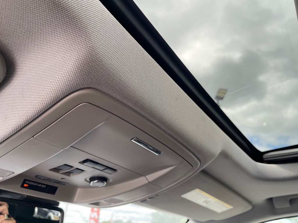 2015 Chevrolet Suburban Image 14