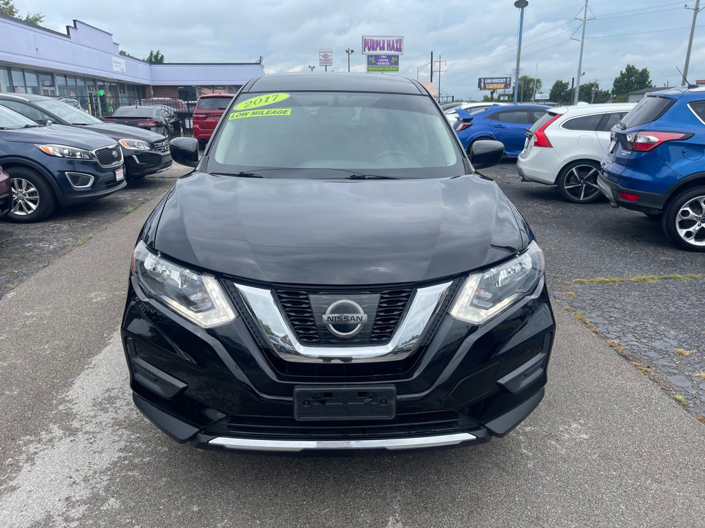 2017 Nissan Rogue Image 2