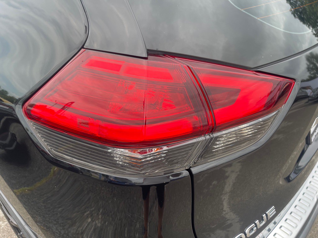 2017 Nissan Rogue Image 8