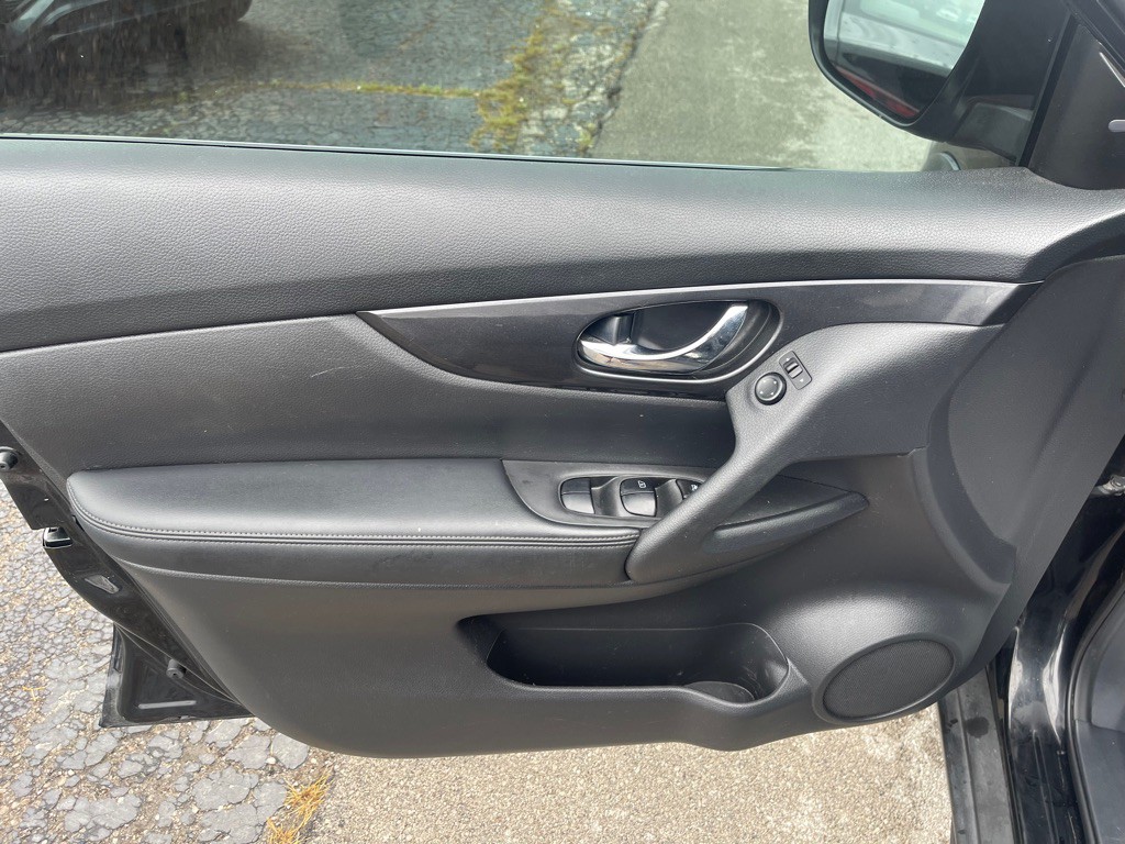 2017 Nissan Rogue Image 9