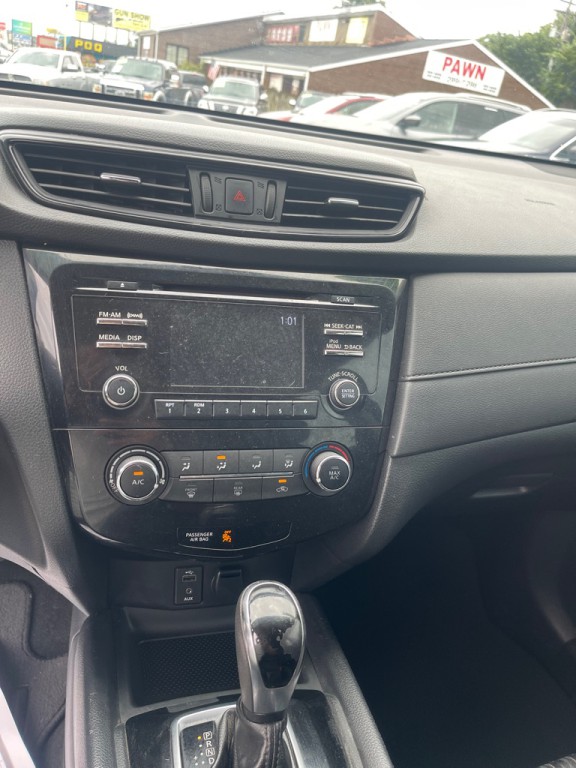 2017 Nissan Rogue Image 12