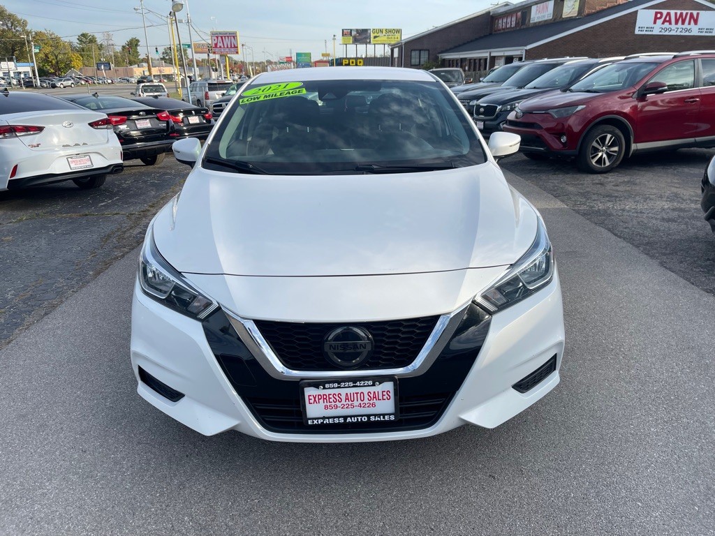 2021 Nissan Versa Image 2