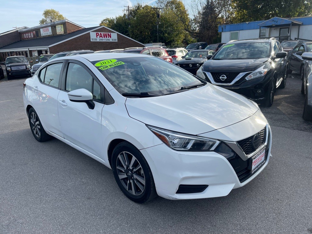 2021 Nissan Versa Image 3