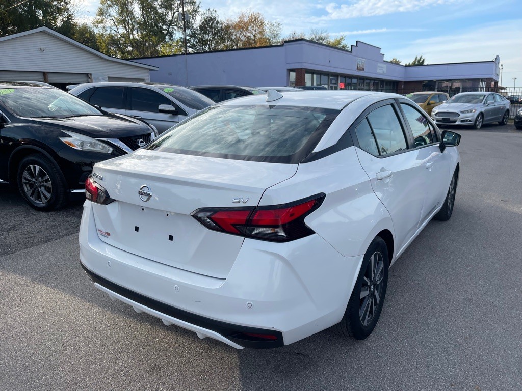 2021 Nissan Versa Image 4