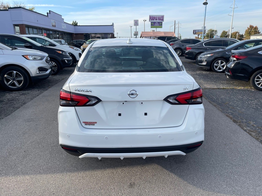2021 Nissan Versa Image 5