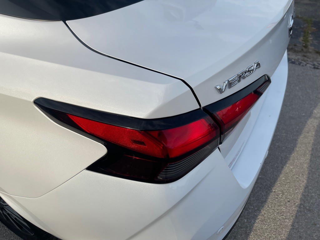 2021 Nissan Versa Image 8