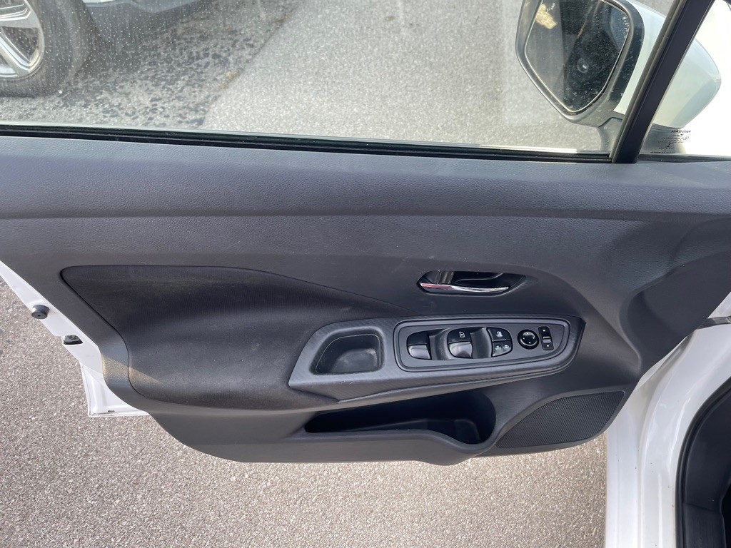 2021 Nissan Versa Image 9