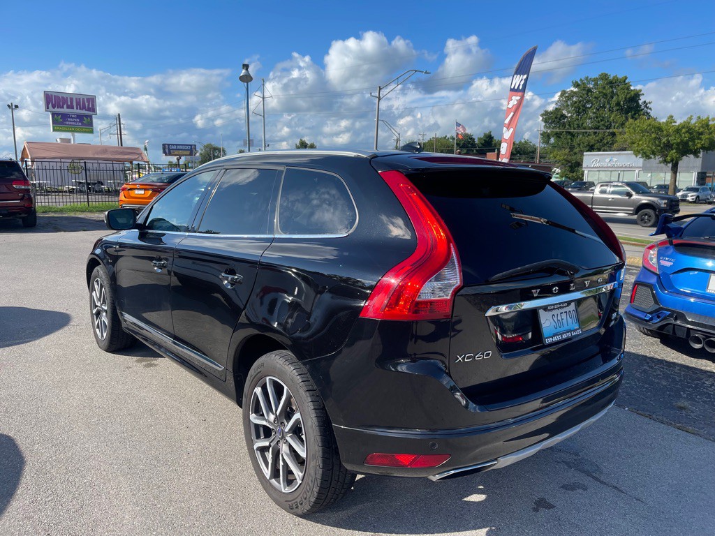 2017 Volvo XC60 Image 6