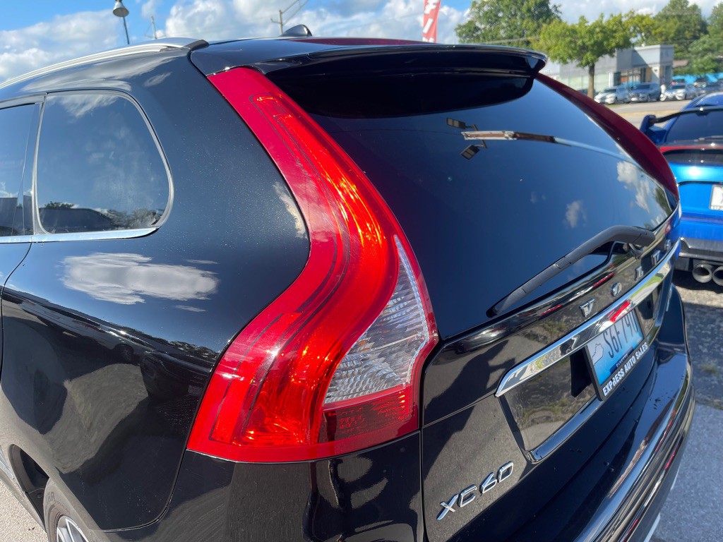 2017 Volvo XC60 Image 8