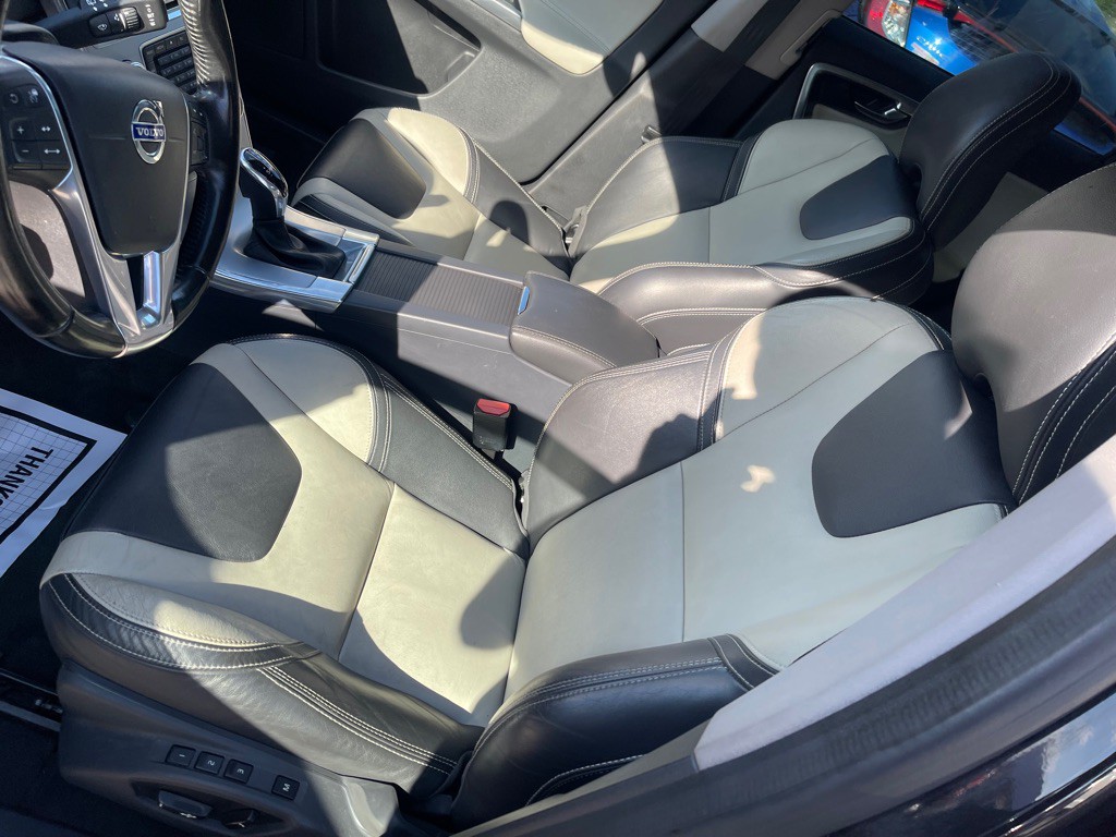 2017 Volvo XC60 Image 10