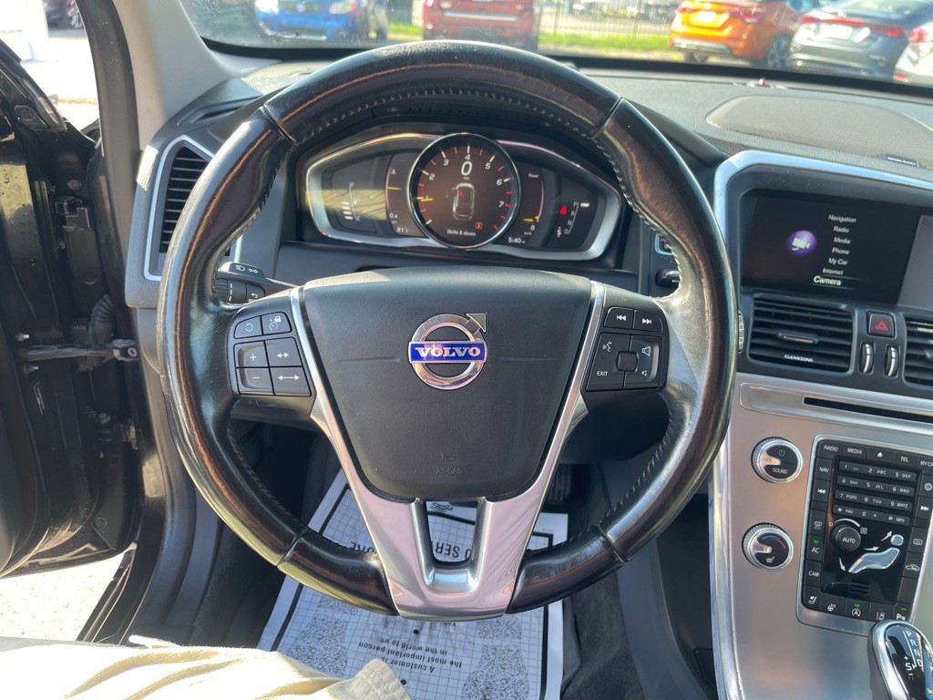 2017 Volvo XC60 Image 11