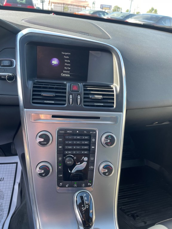 2017 Volvo XC60 Image 12