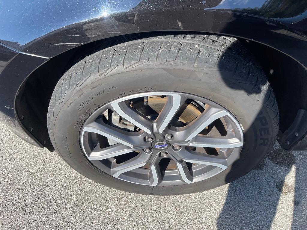 2017 Volvo XC60 Image 18