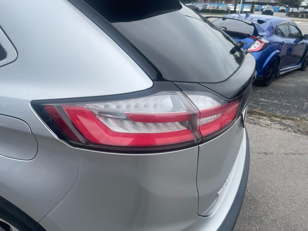 2019 Ford Edge Image 8