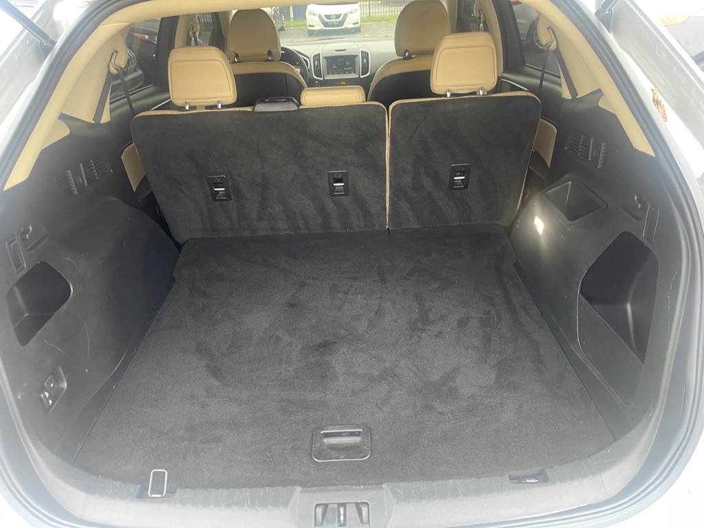 2019 Ford Edge Image 16