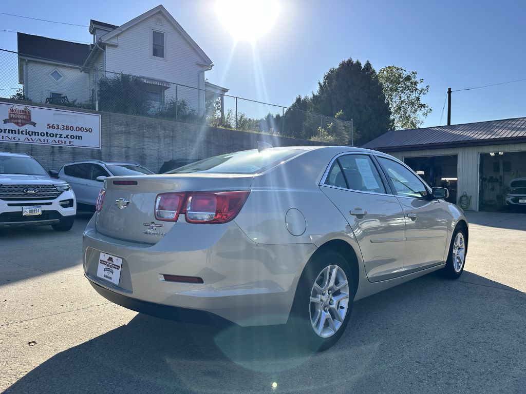 2015 Chevrolet Malibu Image 2