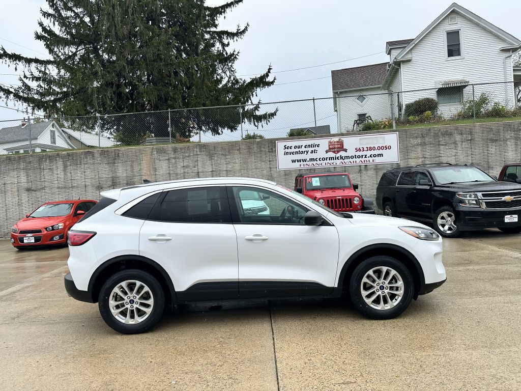 2022 Ford Escape Image 1