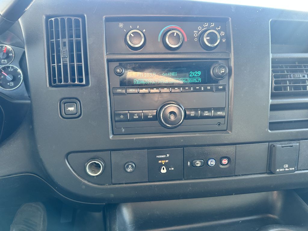 2019 GMC Savana Image 16