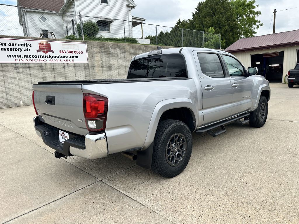 2018 Toyota Tacoma Image 2