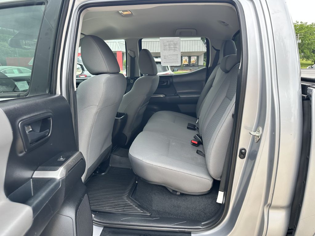 2018 Toyota Tacoma Image 10
