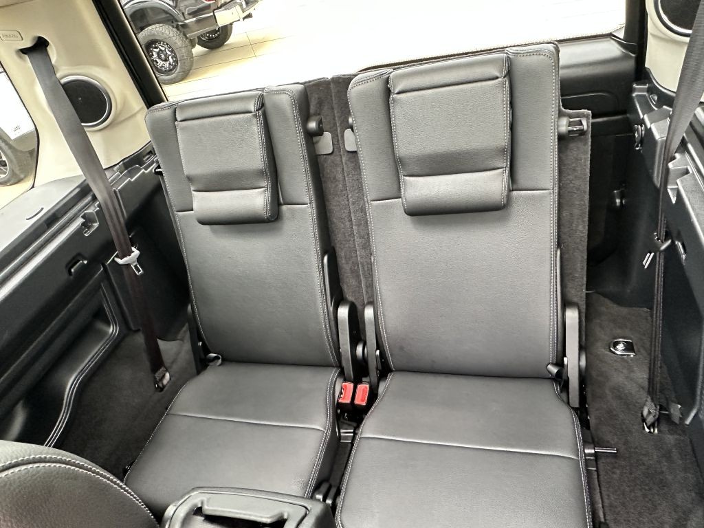 2016 Land Rover LR4 Image 11