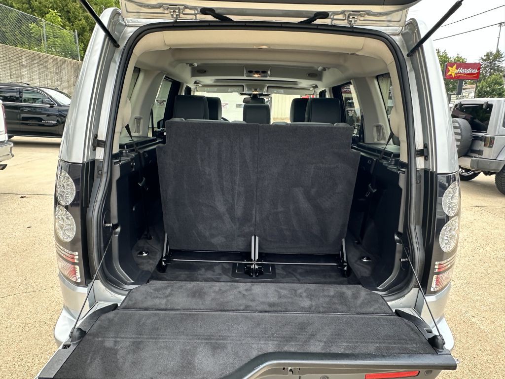 2016 Land Rover LR4 Image 13