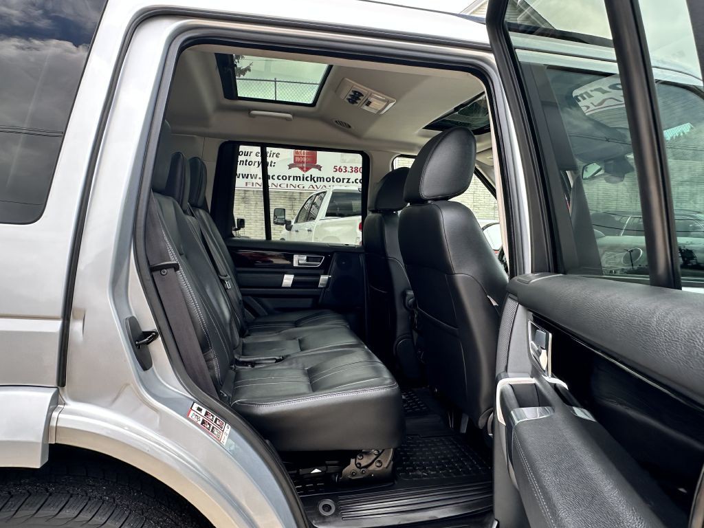 2016 Land Rover LR4 Image 14