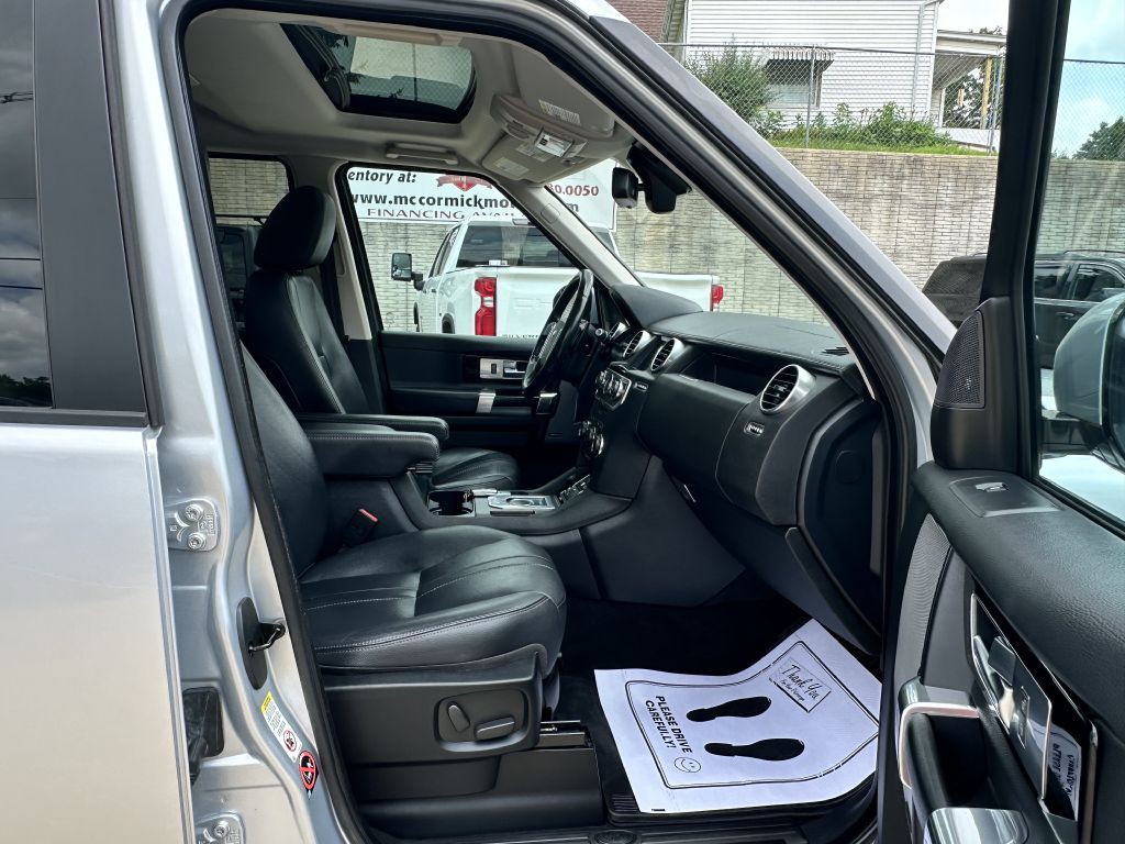 2016 Land Rover LR4 Image 16