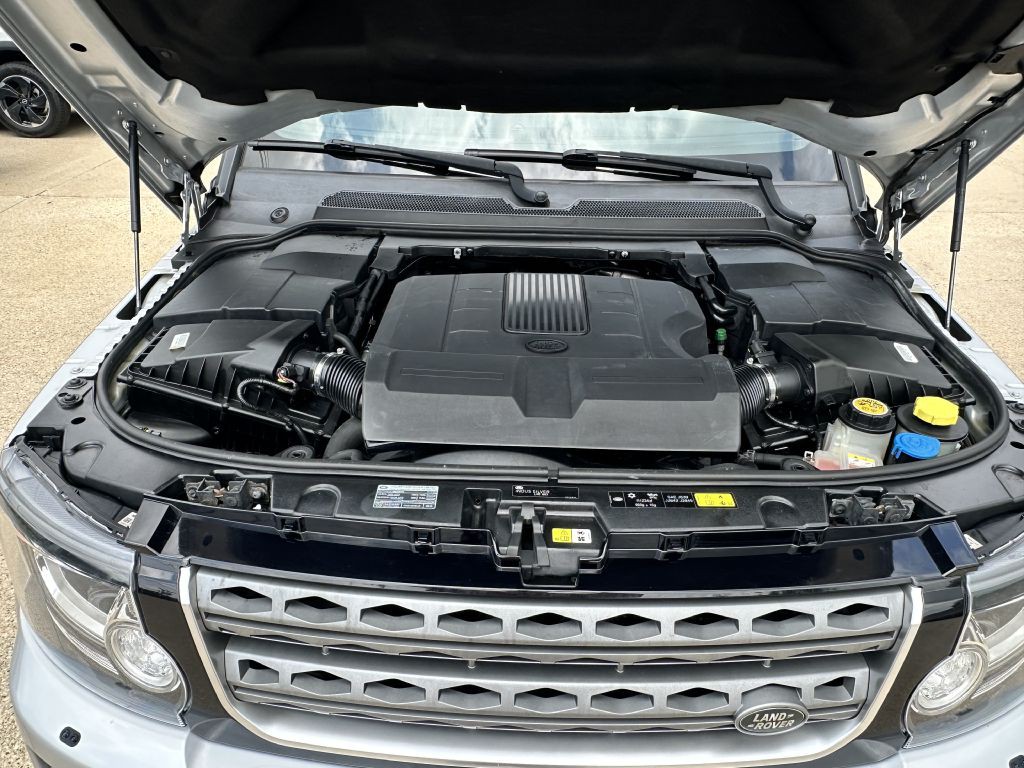 2016 Land Rover LR4 Image 18