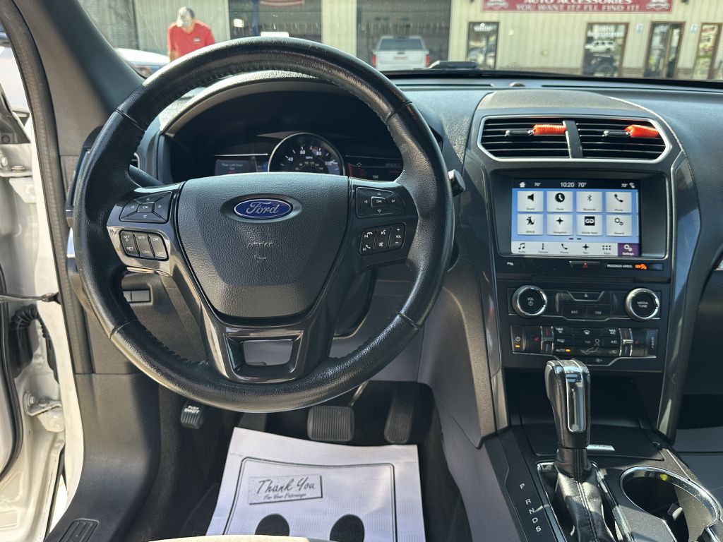 2017 Ford Explorer Image 8