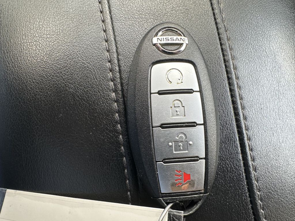 2017 Nissan Rogue Image 18