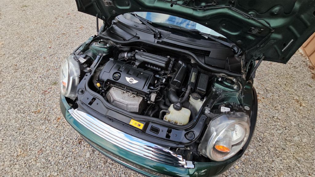 2011 MINI Cooper Image 11