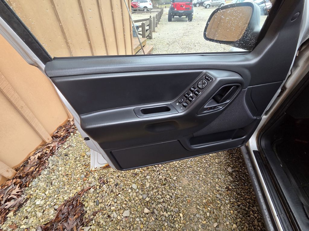 2004 Jeep Grand Cherokee Image 10