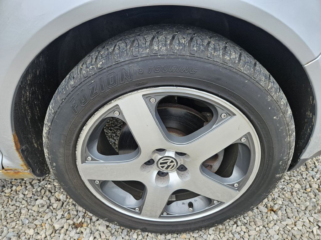 2003 Volkswagen Golf Image 4