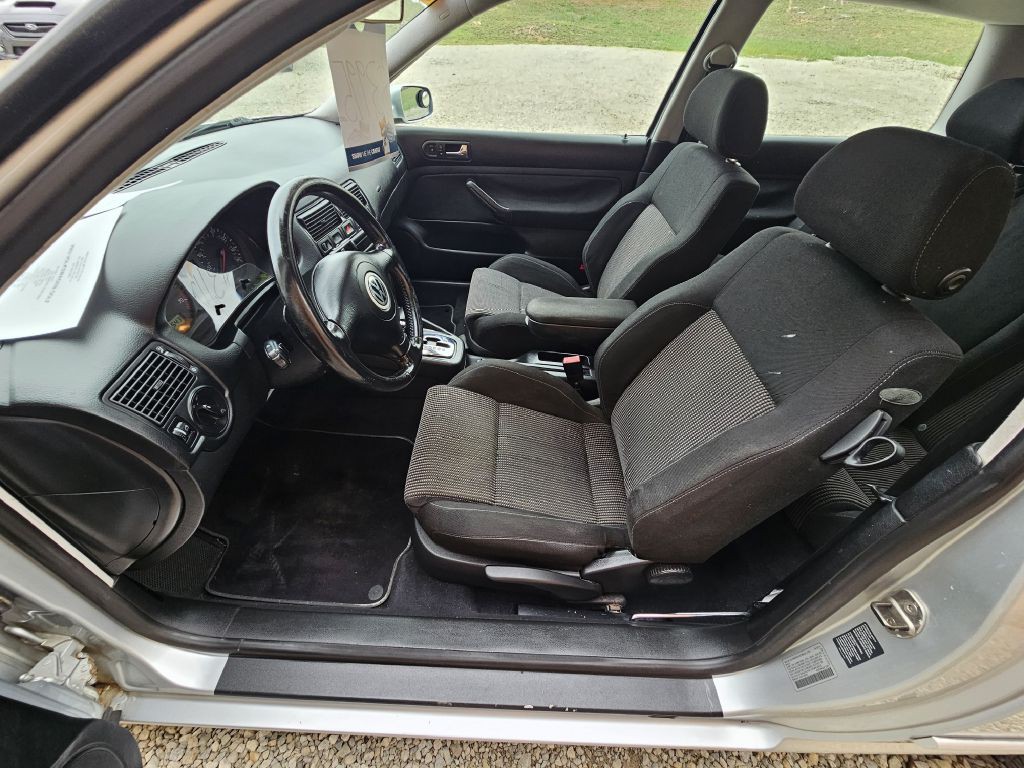 2003 Volkswagen Golf Image 5