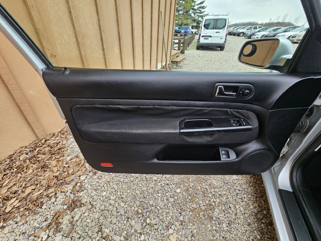 2003 Volkswagen Golf Image 8