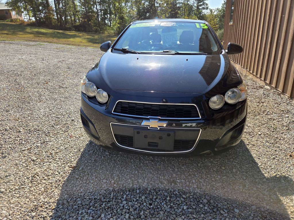 2015 Chevrolet Sonic Image 2