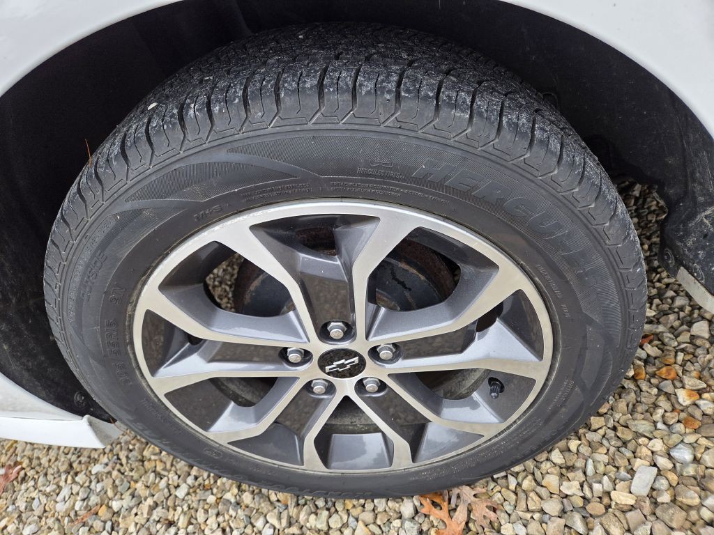 2018 Chevrolet Sonic Image 6