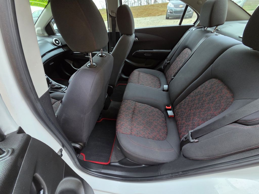 2018 Chevrolet Sonic Image 10