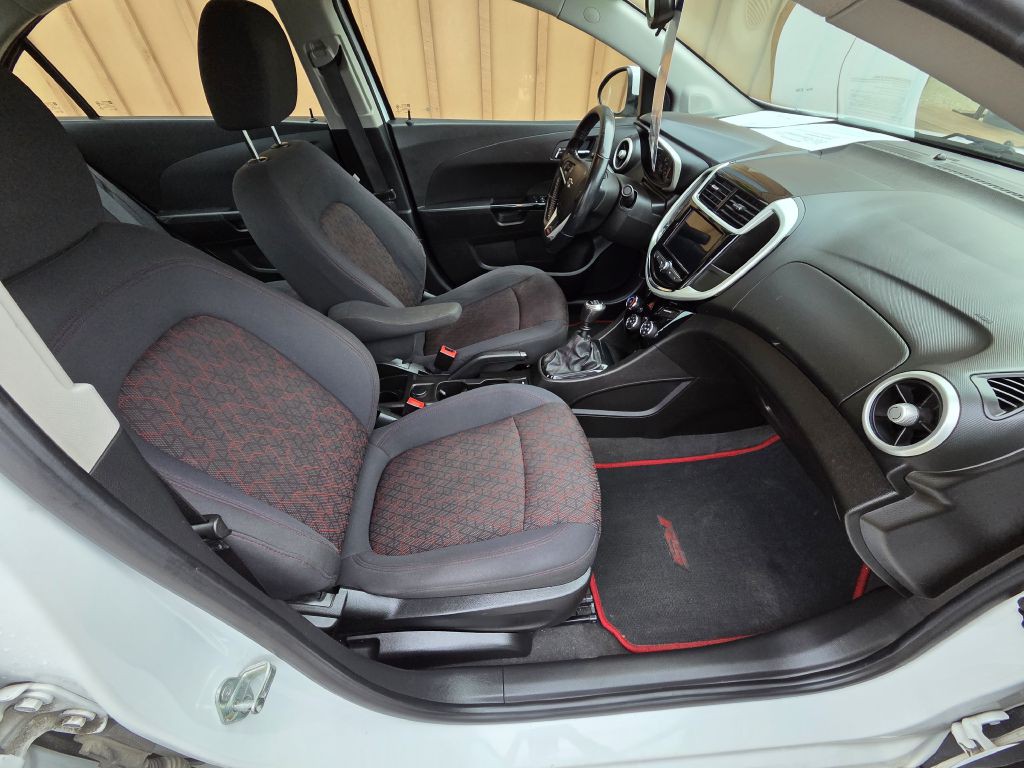 2018 Chevrolet Sonic Image 11